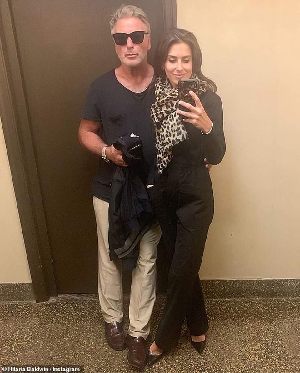 Nam diễn viên 61 tuổi Alec Baldwin sắp lên chức bố lần thứ 6 - 1 Nam diễn viên 61 tuổi Alec Baldwin sắp lên chức bố lần thứ 6 - 1