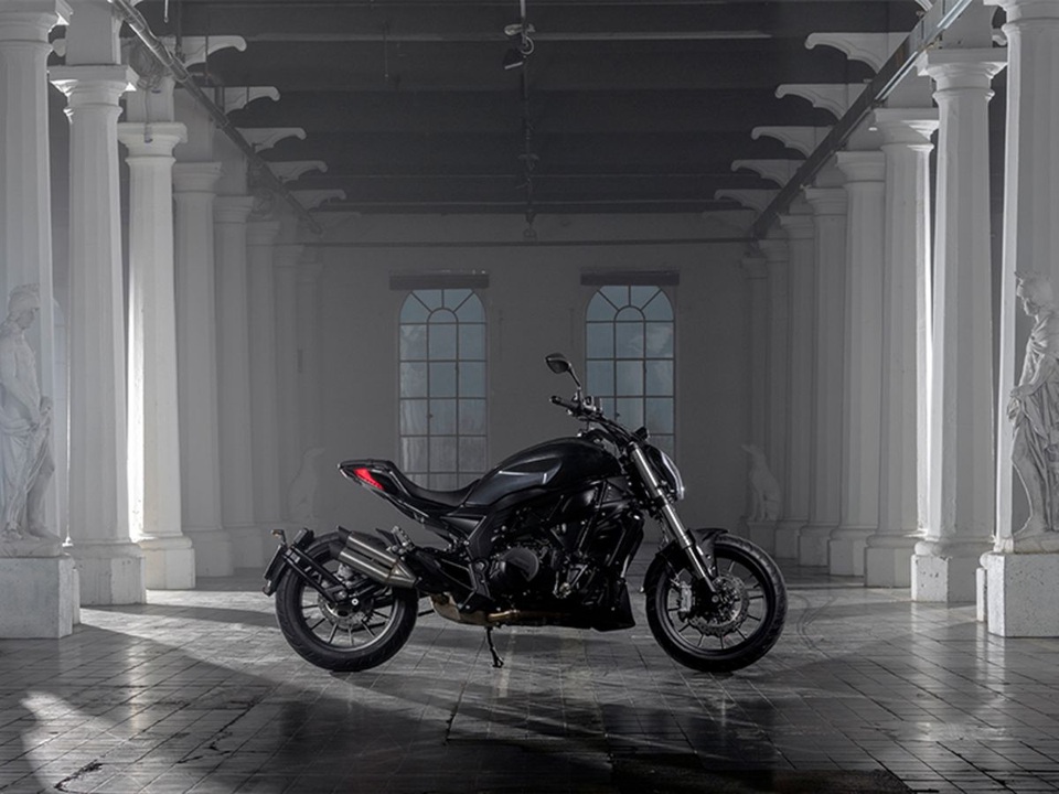 Benelli 502C - Phiên bản thu nhỏ của Ducati Diavel - 1 Benelli 502C - Phiên bản thu nhỏ của Ducati Diavel - 1