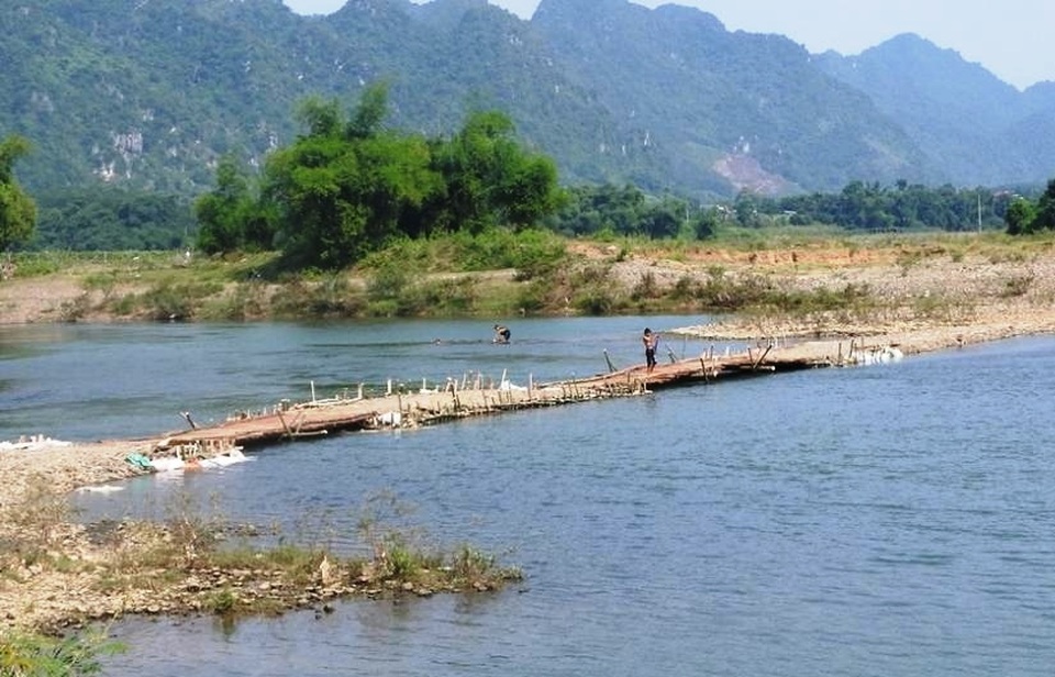 Sửa cây cầu treo “nát bét” để người dân không còn phải “nín thở” qua sông - 5