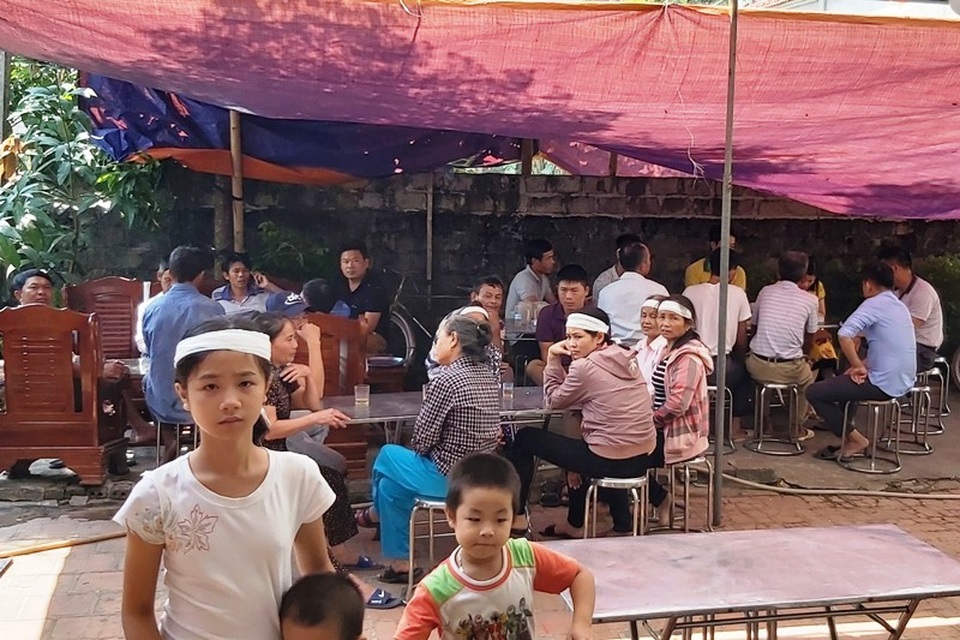Tương lai mờ mịt của 2 đứa trẻ bỗng mồ côi cha mẹ - 11 Tương lai mờ mịt của 2 đứa trẻ bỗng mồ côi cha mẹ - 11