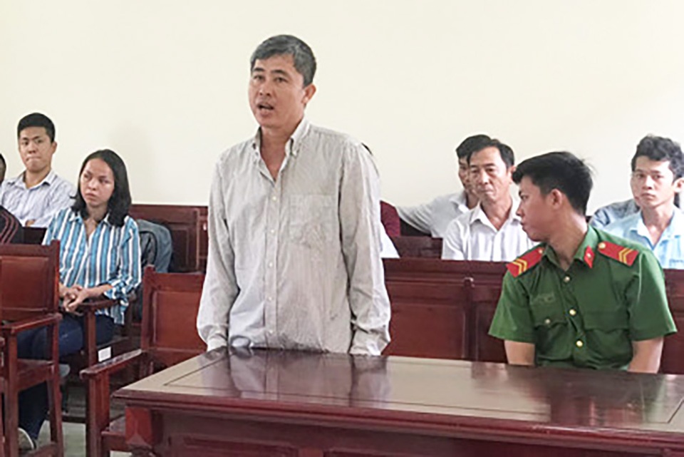 Ẩu đả với nhóm đòi nợ thuê, nông dân lĩnh 2 năm tù - 1 Ẩu đả với nhóm đòi nợ thuê, nông dân lĩnh 2 năm tù - 1