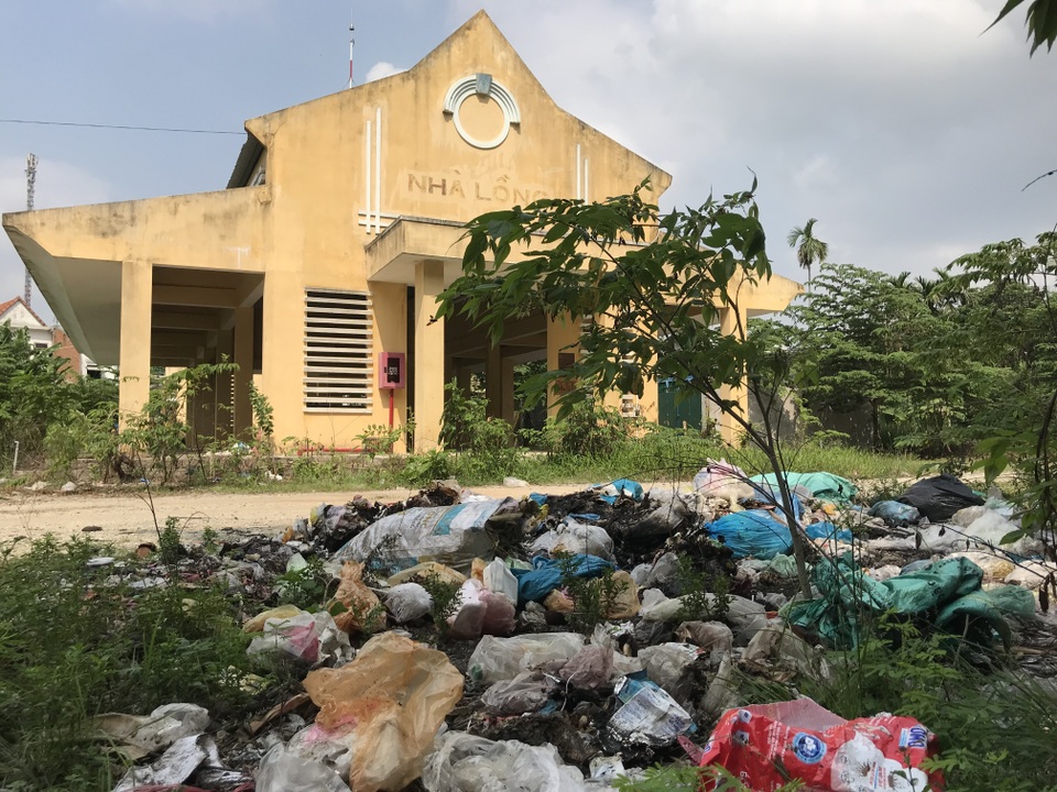 Khu chợ gần 5 tỷ đồng hoang phế suốt 2 năm - 1 Khu chợ gần 5 tỷ đồng hoang phế suốt 2 năm - 1