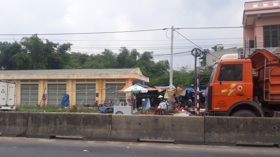 Khu chợ gần 5 tỷ đồng hoang phế suốt 2 năm - 5 Khu chợ gần 5 tỷ đồng hoang phế suốt 2 năm - 5