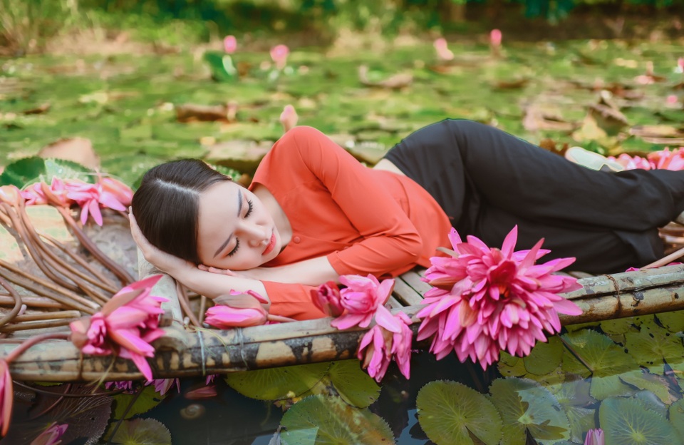 Mùa hoa súng trên dòng Suối Yến hút hồn người thiếu nữ - 10 Mùa hoa súng trên dòng Suối Yến hút hồn người thiếu nữ - 10