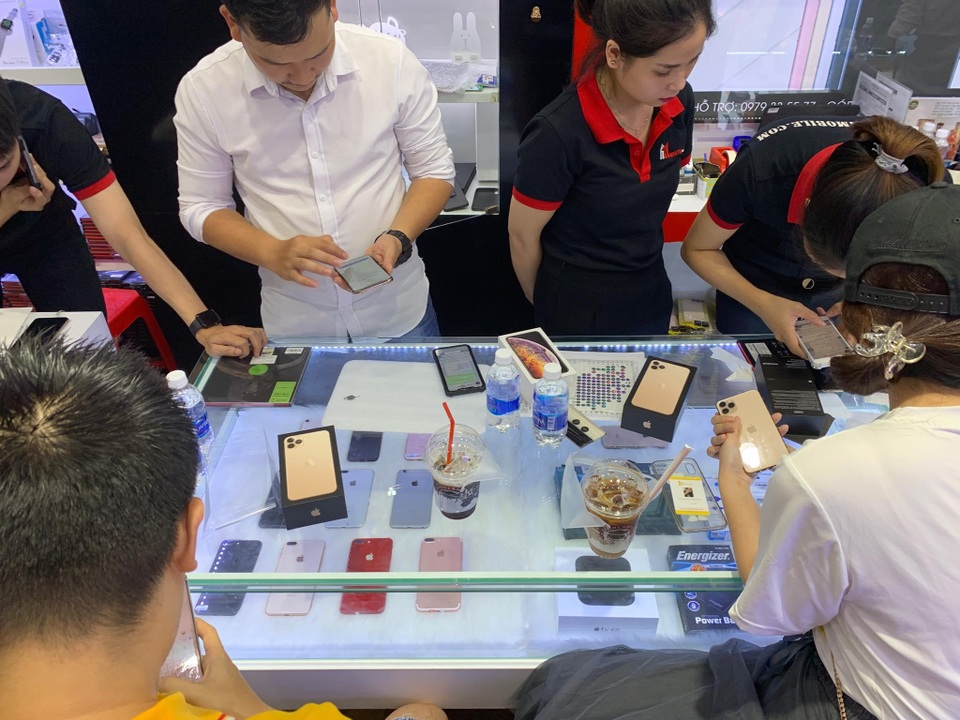 Hết thời hét giá, iPhone 11 Pro Max đang giảm giá mạnh tại Việt Nam - 1 Hết thời hét giá, iPhone 11 Pro Max đang giảm giá mạnh tại Việt Nam - 1
