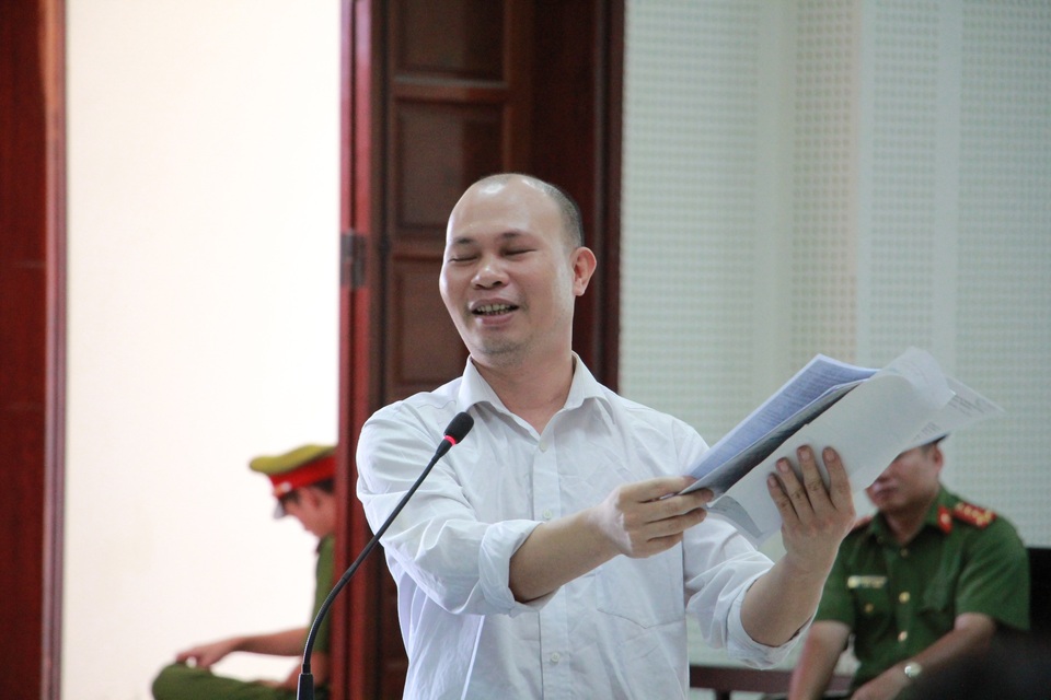 Bị cáo 4 lần hầu tòa trong “kỳ án” cướp đò trên sông Ka Long bị tuyên y án sơ thẩm 7 năm tù - 4 Bị cáo 4 lần hầu tòa trong “kỳ án” cướp đò trên sông Ka Long bị tuyên y án sơ thẩm 7 năm tù - 4