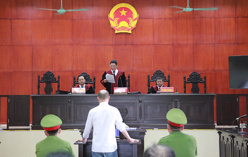 Bị cáo 4 lần hầu tòa trong “kỳ án” cướp đò trên sông Ka Long bị tuyên y án sơ thẩm 7 năm tù - 1 Bị cáo 4 lần hầu tòa trong “kỳ án” cướp đò trên sông Ka Long bị tuyên y án sơ thẩm 7 năm tù - 1