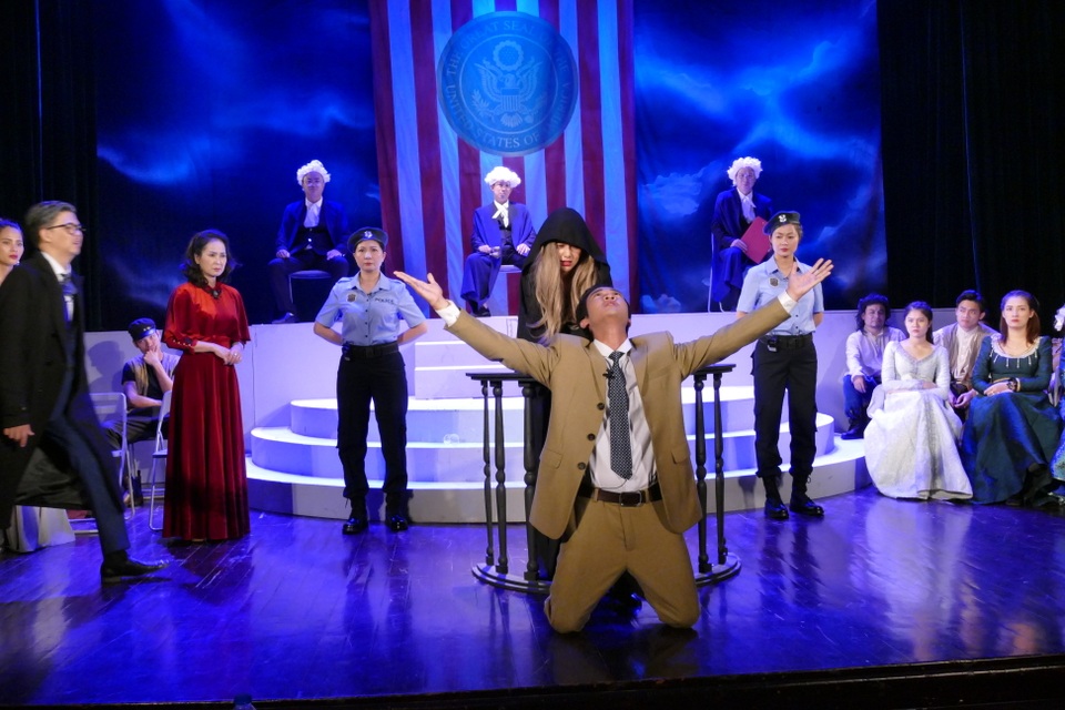 “Người mẹ trước vành móng ngựa” là vở kịch cuối cùng của NSND Doãn Hoàng Giang? - 2