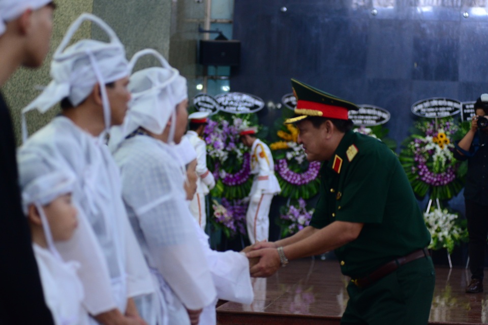 Đồng đội lưu luyến tiễn đưa Anh hùng Đại tá phi công Nguyễn Văn Bảy - 12 Đồng đội lưu luyến tiễn đưa Anh hùng Đại tá phi công Nguyễn Văn Bảy - 12