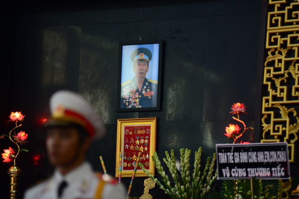 Đồng đội lưu luyến tiễn đưa Anh hùng Đại tá phi công Nguyễn Văn Bảy - 8 Đồng đội lưu luyến tiễn đưa Anh hùng Đại tá phi công Nguyễn Văn Bảy - 8