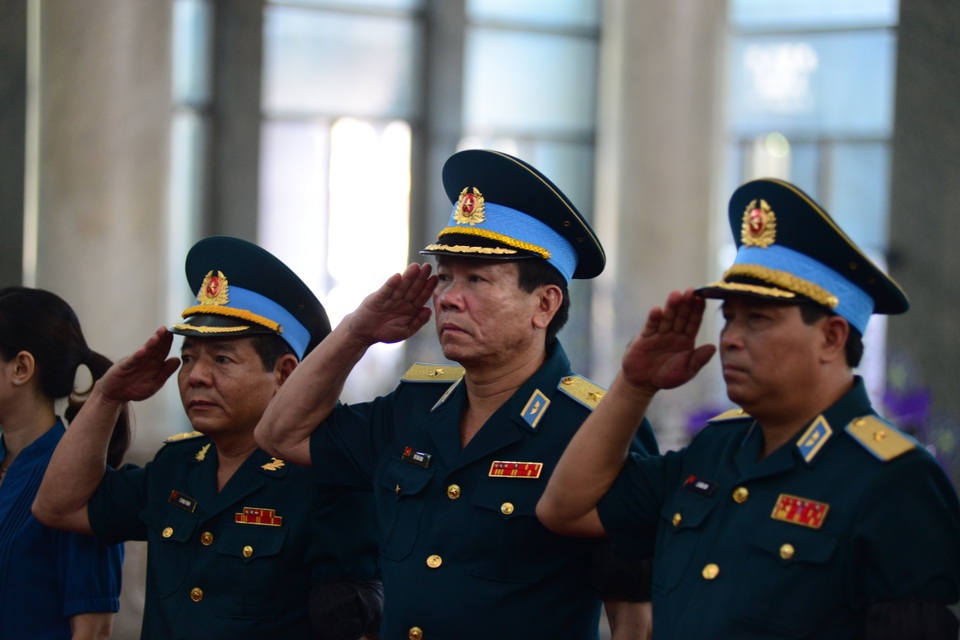 Đồng đội lưu luyến tiễn đưa Anh hùng Đại tá phi công Nguyễn Văn Bảy - 2 Đồng đội lưu luyến tiễn đưa Anh hùng Đại tá phi công Nguyễn Văn Bảy - 2