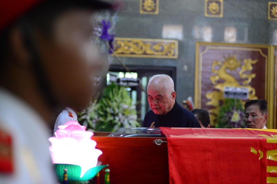 Đồng đội lưu luyến tiễn đưa Anh hùng Đại tá phi công Nguyễn Văn Bảy - 14 Đồng đội lưu luyến tiễn đưa Anh hùng Đại tá phi công Nguyễn Văn Bảy - 14
