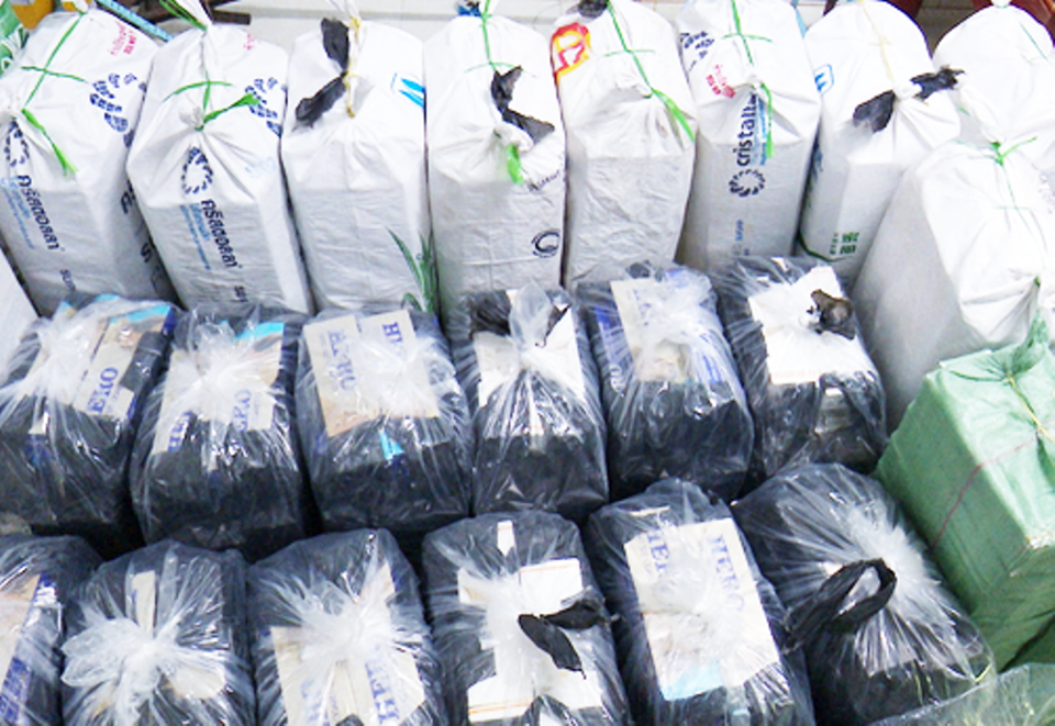 Phát hiện hàng vạn bao thuốc lá nghi nhập lậu tại nhà dân - 1 Phát hiện hàng vạn bao thuốc lá nghi nhập lậu tại nhà dân - 1