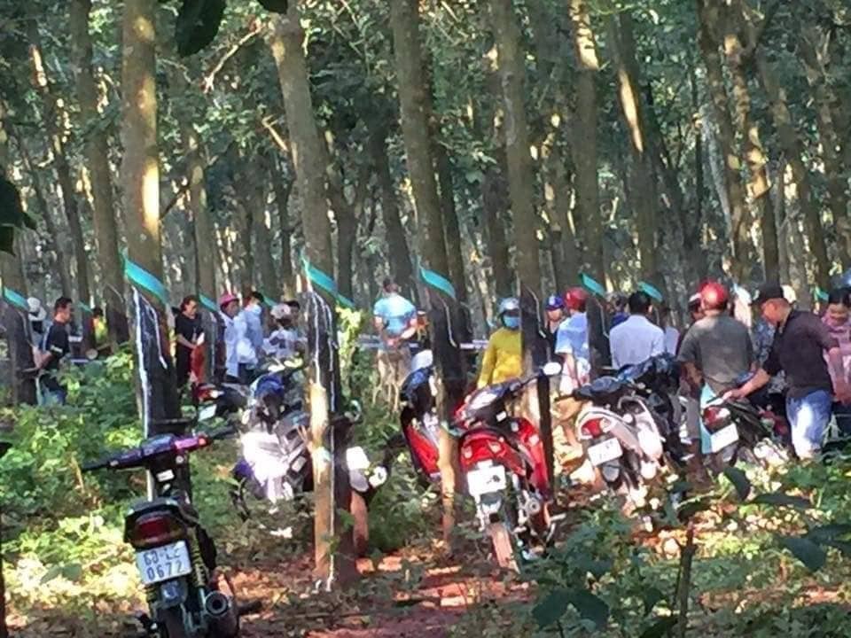 Phát hiện thi thể thiếu nữ nghi bị sát hại trong vườn cao su - 3 Phát hiện thi thể thiếu nữ nghi bị sát hại trong vườn cao su - 3