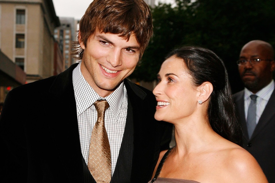Demi Moore tiết lộ từng bị mất đứa con với Ashton Kutcher - 1