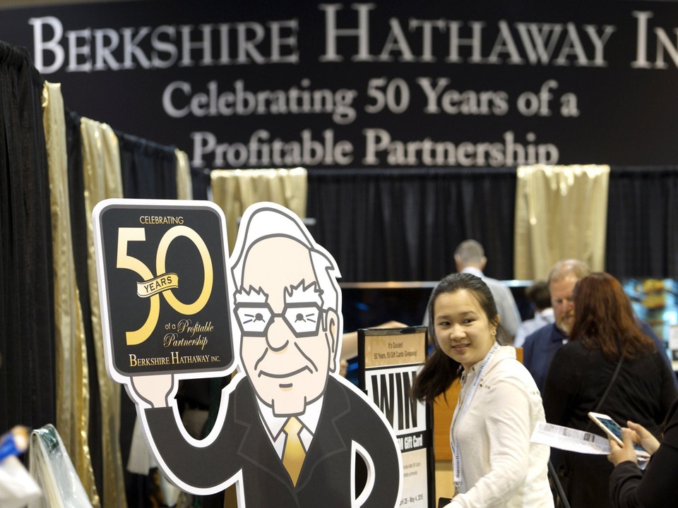7 tỷ phú làm giàu nhờ Warren Buffett - 1 7 tỷ phú làm giàu nhờ Warren Buffett - 1
