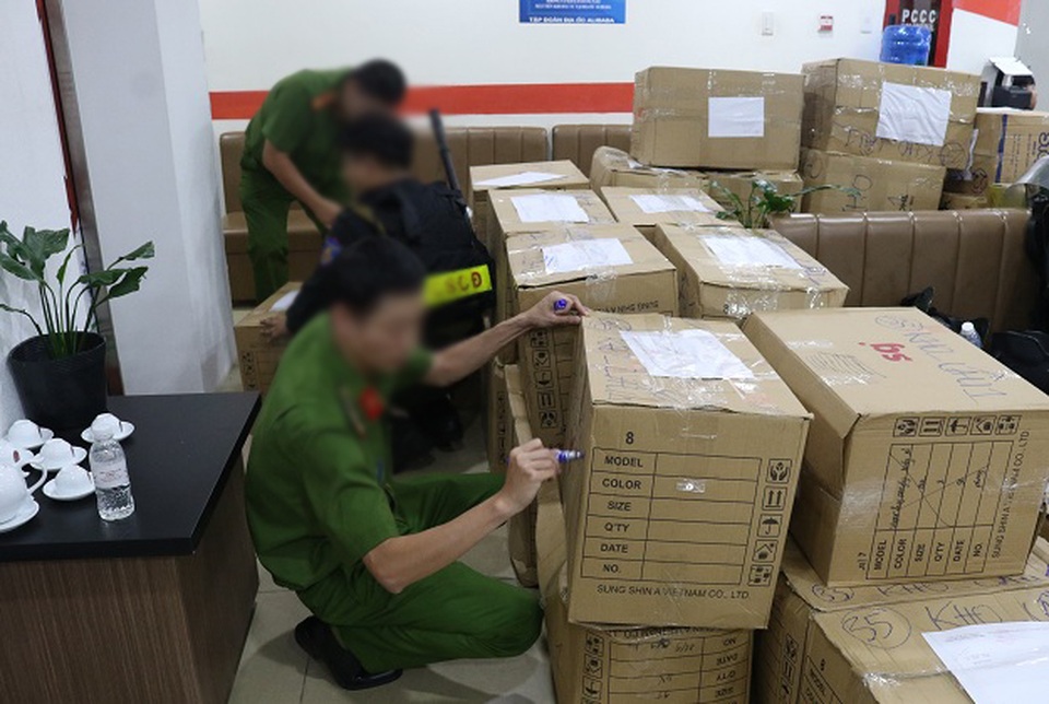 Công an TPHCM kêu gọi nhân viên Công ty Alibaba hợp tác điều tra - 2 Công an TPHCM kêu gọi nhân viên Công ty Alibaba hợp tác điều tra - 2