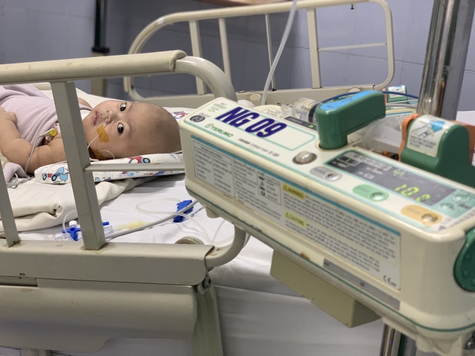 Cậu bé kháu khỉnh mới 7 tháng tuổi đã phải chống chọi với tử thần - 3 Cậu bé kháu khỉnh mới 7 tháng tuổi đã phải chống chọi với tử thần - 3