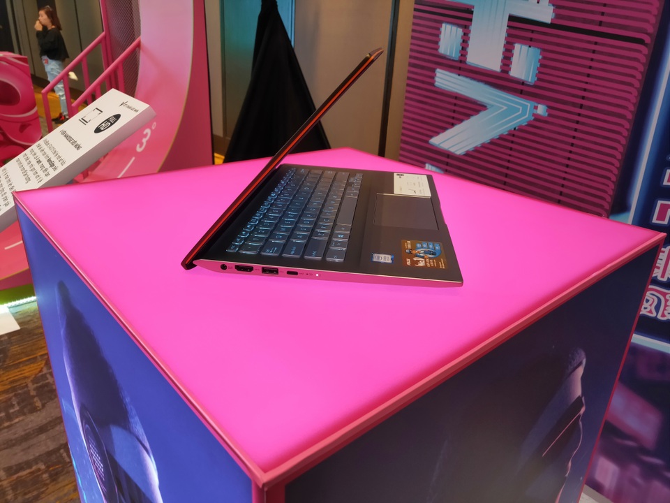 ASUS ra mắt VivoBook S14/S15 lần đầu tích hợp Intel Optane H10, giá từ 19 triệu đồng - 4 ASUS ra mắt VivoBook S14/S15 lần đầu tích hợp Intel Optane H10, giá từ 19 triệu đồng - 4