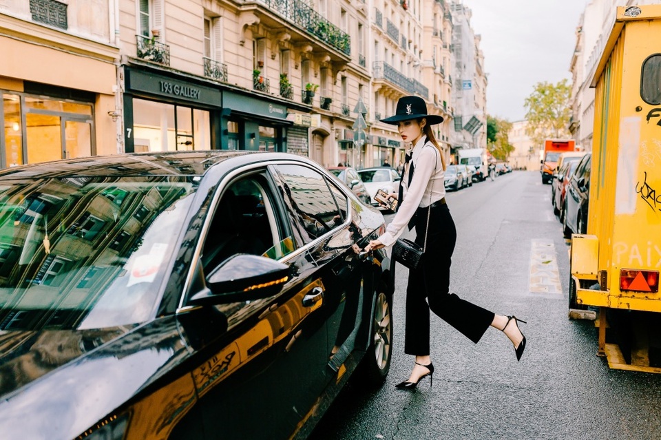 Kỳ Duyên buông lơi vòng một bốc lửa khi dự tuần lễ thời trang Paris - 6 Kỳ Duyên buông lơi vòng một bốc lửa khi dự tuần lễ thời trang Paris - 6