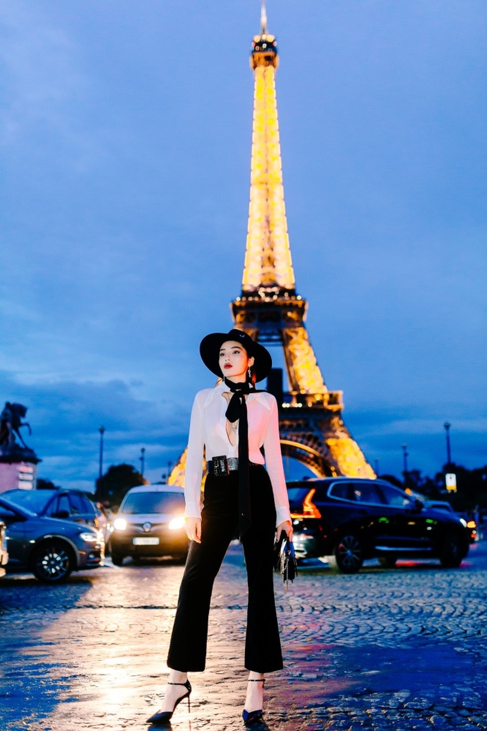 Kỳ Duyên buông lơi vòng một bốc lửa khi dự tuần lễ thời trang Paris - 2 Kỳ Duyên buông lơi vòng một bốc lửa khi dự tuần lễ thời trang Paris - 2