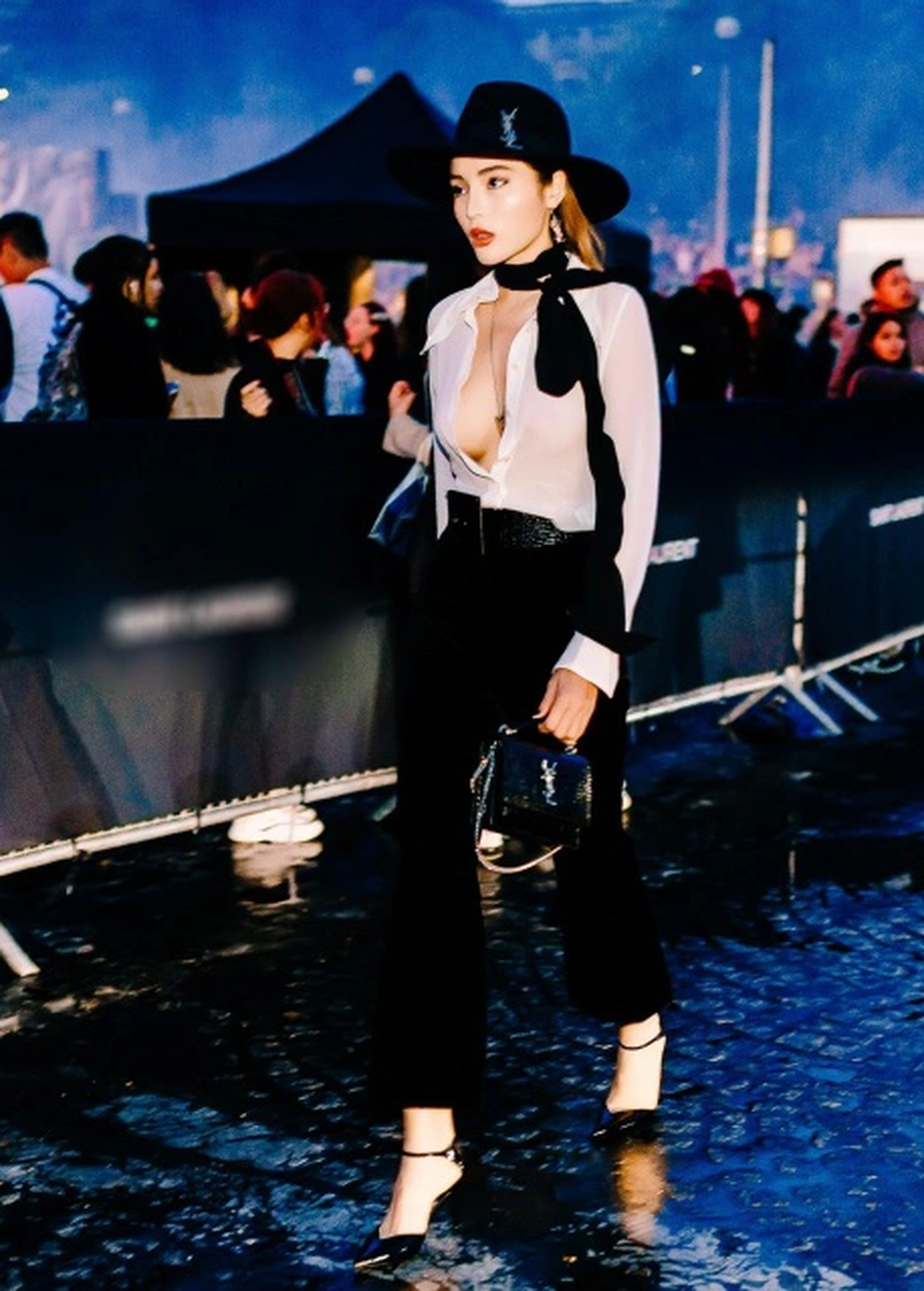 Kỳ Duyên buông lơi vòng một bốc lửa khi dự tuần lễ thời trang Paris - 10 Kỳ Duyên buông lơi vòng một bốc lửa khi dự tuần lễ thời trang Paris - 10