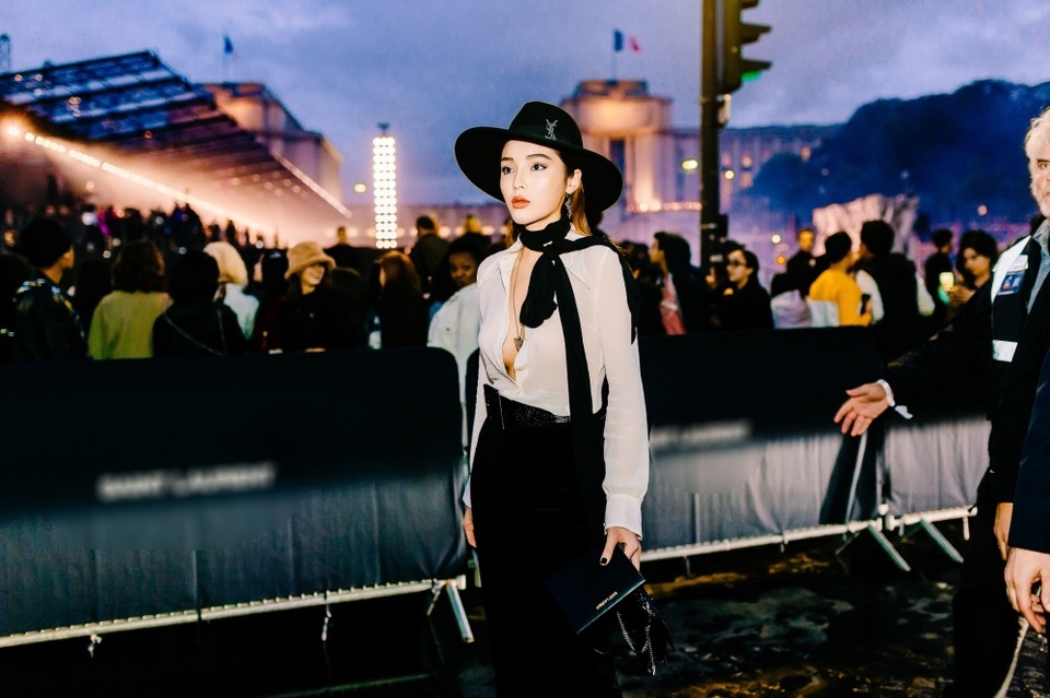 Kỳ Duyên buông lơi vòng một bốc lửa khi dự tuần lễ thời trang Paris - 3 Kỳ Duyên buông lơi vòng một bốc lửa khi dự tuần lễ thời trang Paris - 3