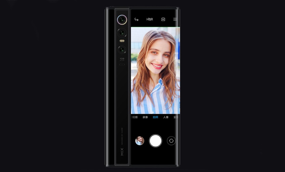 Độc đáo chiếc smartphone có màn hình... bao quanh thân máy, giá 2.800 USD - 2 Độc đáo chiếc smartphone có màn hình... bao quanh thân máy, giá 2.800 USD - 2
