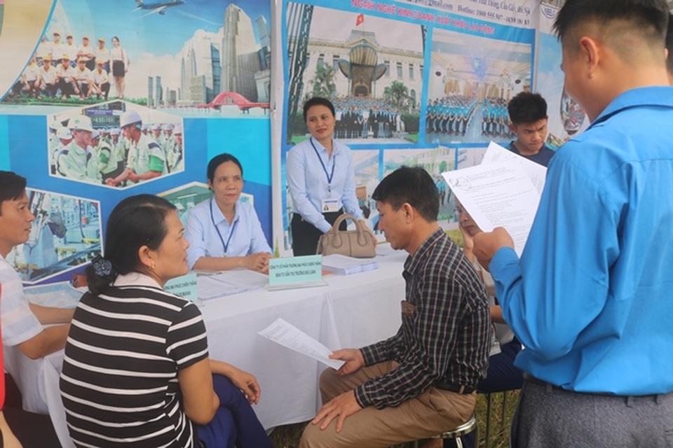 Nghệ An: Giới thiệu việc làm cho hơn 150.000 lao động hưởng bảo hiểm thất nghiệp - 2 Nghệ An: Giới thiệu việc làm cho hơn 150.000 lao động hưởng bảo hiểm thất nghiệp - 2