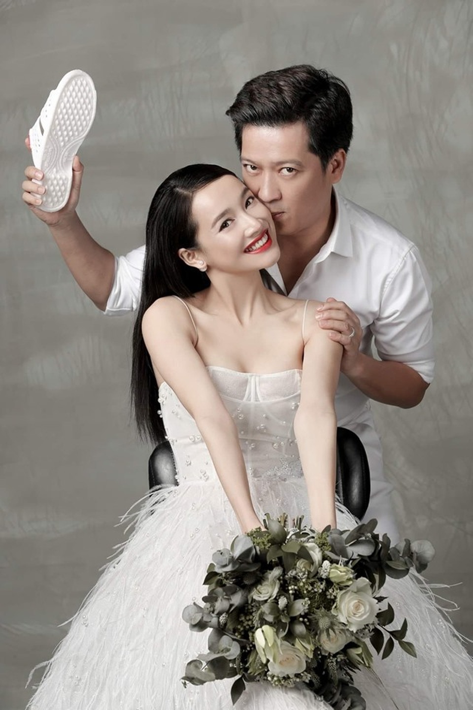 Kỉ niệm một năm ngày cưới, Nhã Phương tung ảnh mặc váy cưới… một mình - 2 Kỉ niệm một năm ngày cưới, Nhã Phương tung ảnh mặc váy cưới… một mình - 2