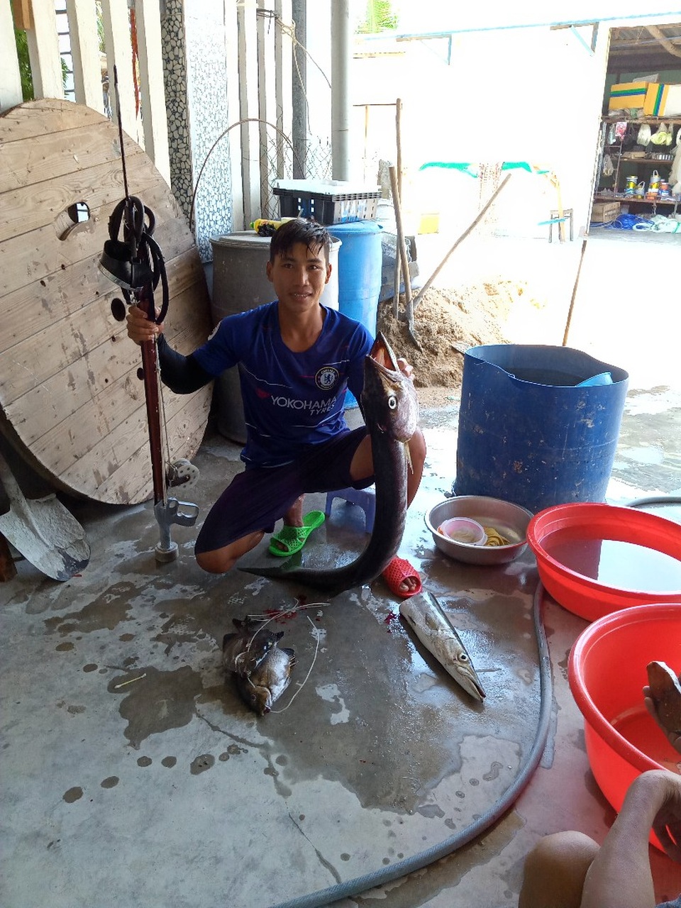 Đề nghị khen thưởng 2 ngư dân dũng cảm cứu sinh viên đuối nước - 2 Đề nghị khen thưởng 2 ngư dân dũng cảm cứu sinh viên đuối nước - 2