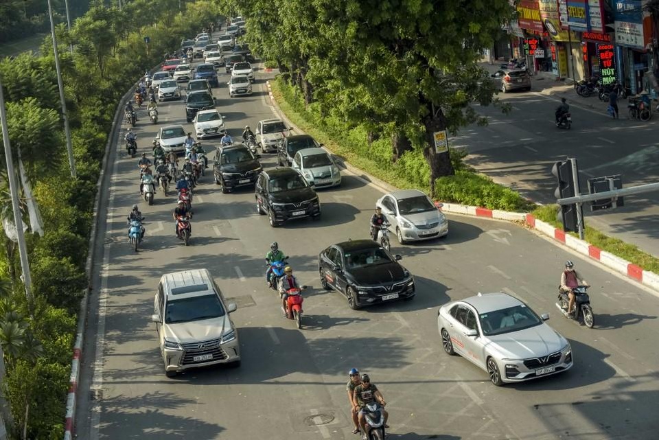 Màn diễu hành ấn tượng của dàn xe VinFast Lux tại Hà Nội - 10 Màn diễu hành ấn tượng của dàn xe VinFast Lux tại Hà Nội - 10