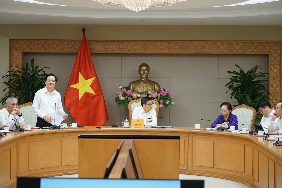 Bộ trưởng Phùng Xuân Nhạ: Sẽ kết hợp thi THPT quốc gia trên giấy và máy tính từ năm 2021 - 1 Bộ trưởng Phùng Xuân Nhạ: Sẽ kết hợp thi THPT quốc gia trên giấy và máy tính từ năm 2021 - 1