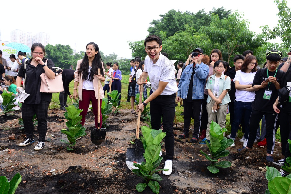 Trái tim xanh giữa lòng Hà Nội: Hành trình trồng cây chung tay bảo vệ môi trường - 3 Trái tim xanh giữa lòng Hà Nội: Hành trình trồng cây chung tay bảo vệ môi trường - 3