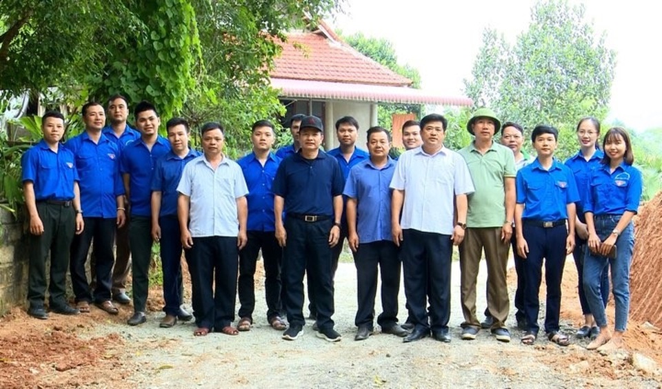 Bá Thước bàn giao công trình đường giao thông nông thôn nâng cao đời sống người dân và phát triển du lịch - 1 Bá Thước bàn giao công trình đường giao thông nông thôn nâng cao đời sống người dân và phát triển du lịch - 1