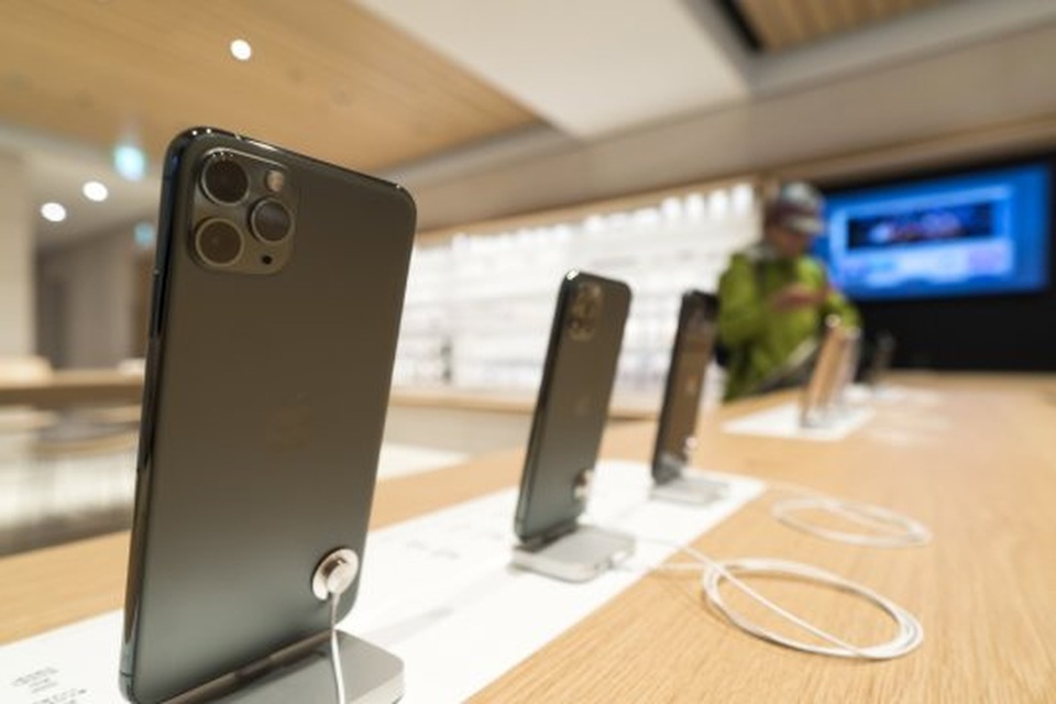 Dân buôn iPhone 11 phá giá lẫn nhau, đẩy giá xuống “cận sàn” - 1 Dân buôn iPhone 11 phá giá lẫn nhau, đẩy giá xuống “cận sàn” - 1