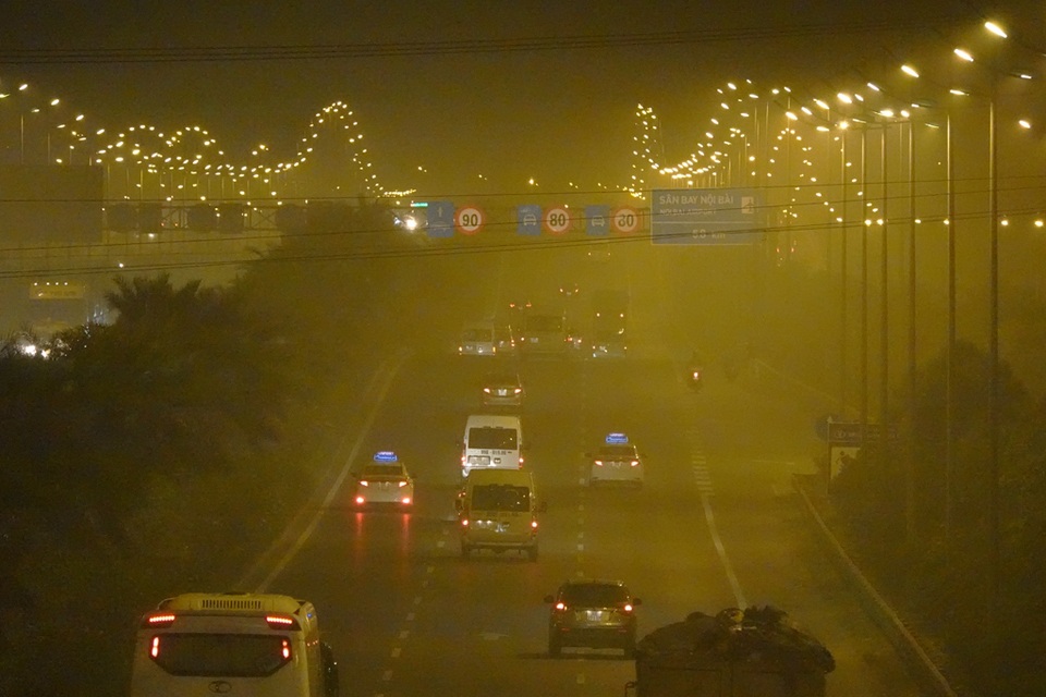 Hà Nội: Đường đi sân bay Nội Bài mù mịt khói rơm - 4