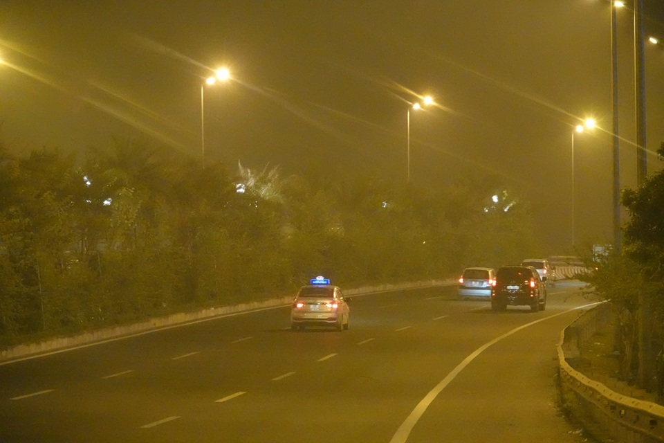 Hà Nội: Đường đi sân bay Nội Bài mù mịt khói rơm - 6