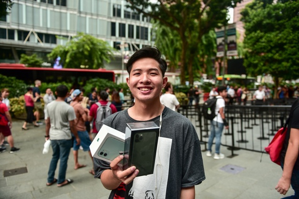 Dân buôn iPhone 11 phá giá lẫn nhau, đẩy giá xuống “cận sàn” - 2 Dân buôn iPhone 11 phá giá lẫn nhau, đẩy giá xuống “cận sàn” - 2