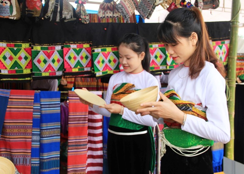 9 tháng đầu năm gần 233.000 khách quốc tế đến với xứ Thanh - 7 9 tháng đầu năm gần 233.000 khách quốc tế đến với xứ Thanh - 7
