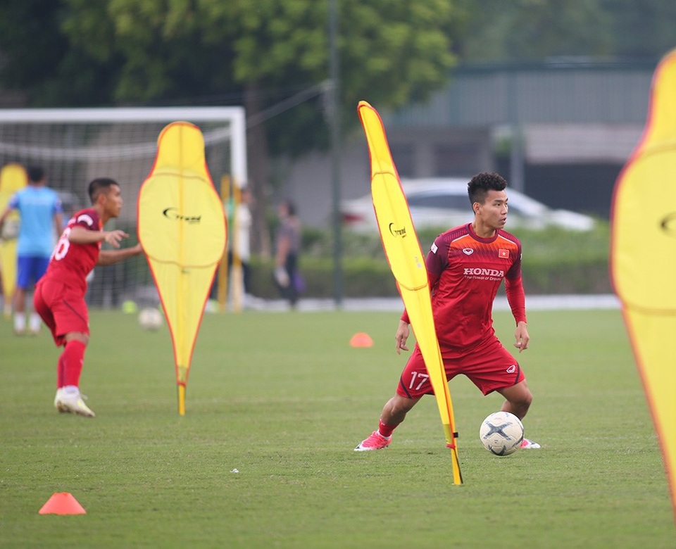 Đình Trọng và Văn Đức bất ngờ vắng mặt, đội tuyển Việt Nam có thêm “thương binh” - 9 Đình Trọng và Văn Đức bất ngờ vắng mặt, đội tuyển Việt Nam có thêm “thương binh” - 9