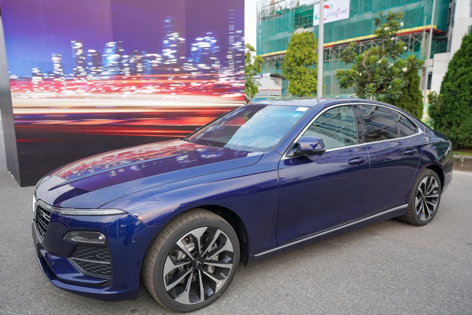 Lái thử xe VinFast Lux: Chuyên gia ‘xịn’, bài thử hay, tặng vé VIP xem đua xe F1 - 2