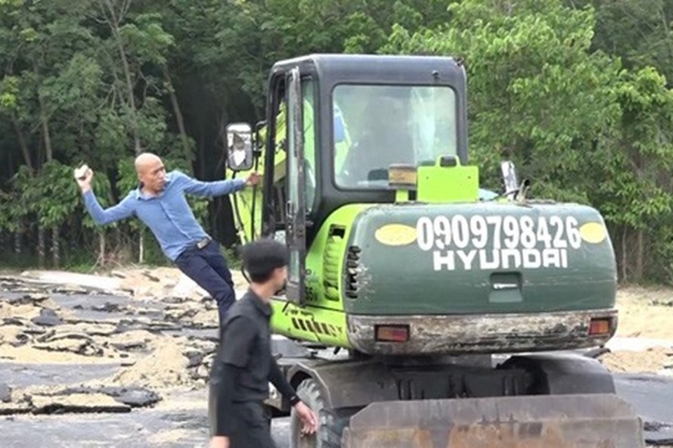 Alibaba: Buôn vịt giời kiểu cuội, cào mặt như Chí Phèo - 1