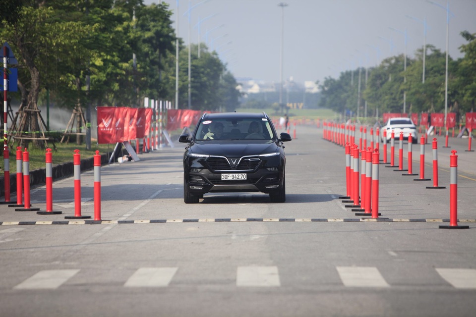 Lái thử xe VinFast Lux: Chuyên gia ‘xịn’, bài thử hay, tặng vé VIP xem đua xe F1 - 4