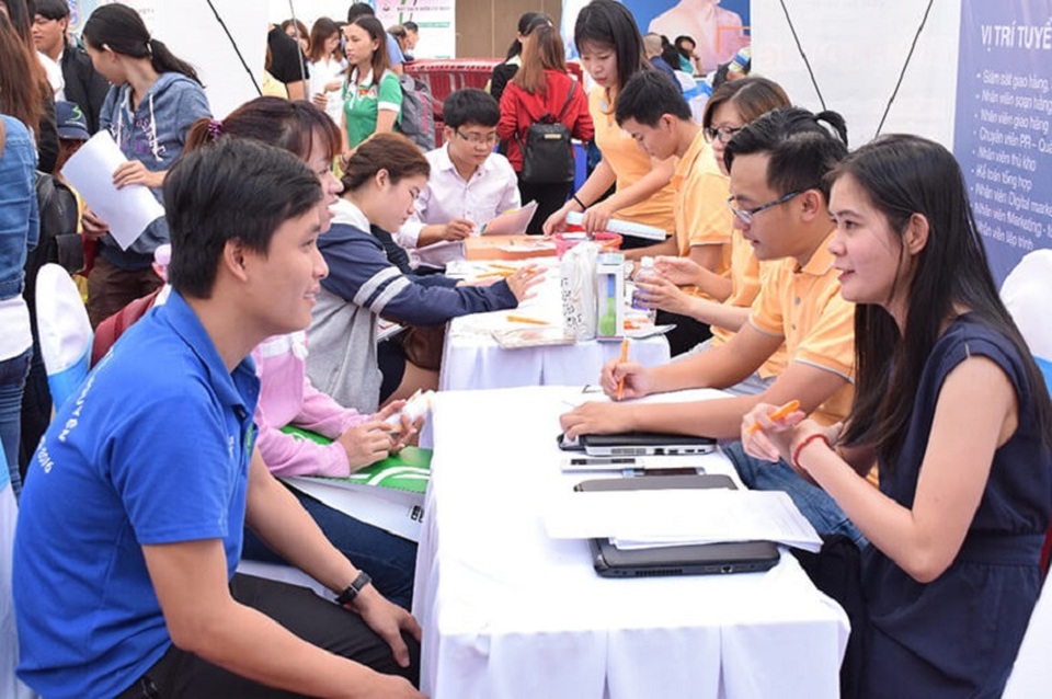 Cầu nối gắn kết người lao động với doanh nghiệp - 1 Cầu nối gắn kết người lao động với doanh nghiệp - 1