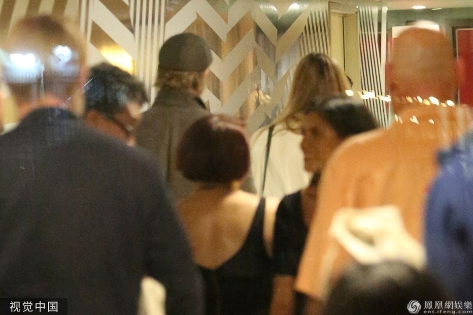 Brad Pitt hẹn hò với nhà thiết kế trang sức xinh đẹp - 6