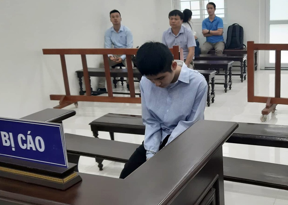 Nam thanh niên cứa cổ tài xế taxi ở Hà Nội, đạp xe đi trốn ở… Hòa Bình - 1 Nam thanh niên cứa cổ tài xế taxi ở Hà Nội, đạp xe đi trốn ở… Hòa Bình - 1