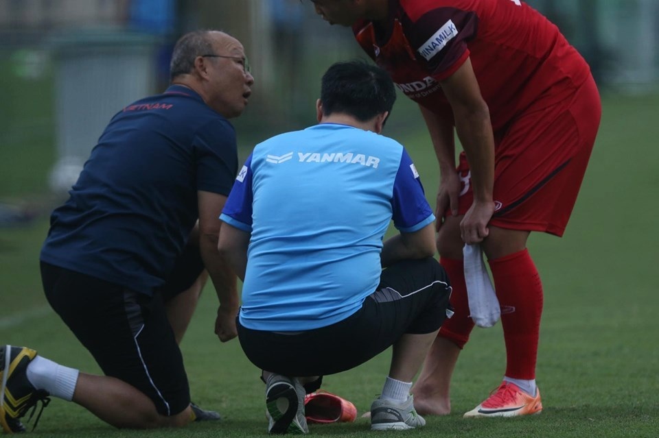 Đình Trọng và Văn Đức bất ngờ vắng mặt, đội tuyển Việt Nam có thêm “thương binh” - 1 Đình Trọng và Văn Đức bất ngờ vắng mặt, đội tuyển Việt Nam có thêm “thương binh” - 1