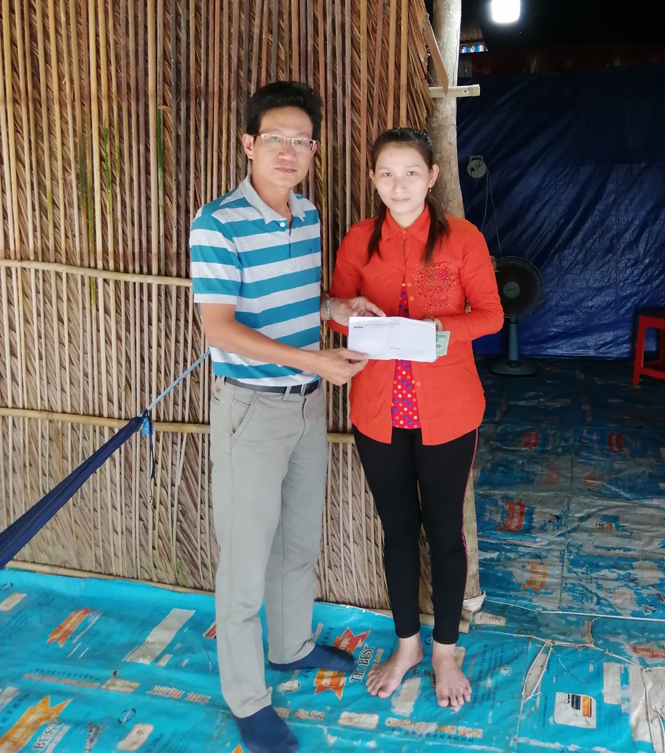 Bạn đọc Dân trí giúp đỡ vợ chồng Út Nhớ vượt qua khó khăn - 2 Bạn đọc Dân trí giúp đỡ vợ chồng Út Nhớ vượt qua khó khăn - 2