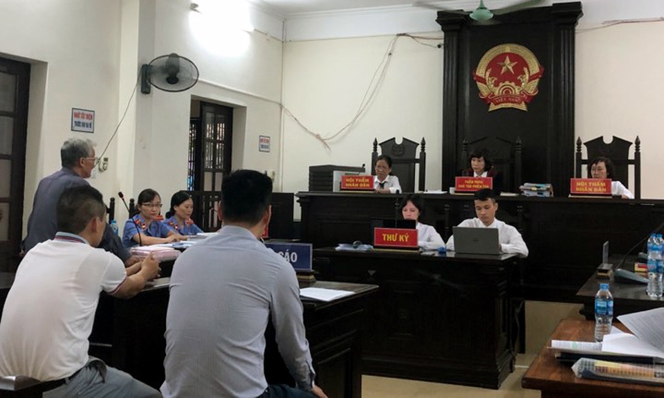 Hà Nội: Hàng xóm “dắt nhau” ra tòa chỉ vì chiếc công tơ điện - 2 Hà Nội: Hàng xóm “dắt nhau” ra tòa chỉ vì chiếc công tơ điện - 2